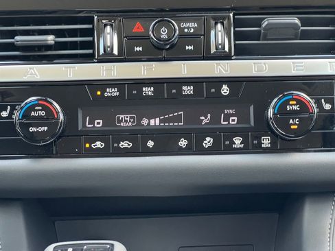 New 2026 Nissan Pathfinder SL image 4