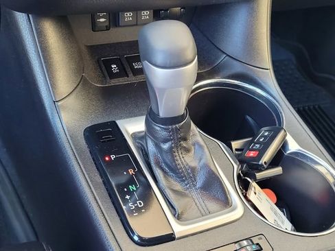 Certified 2019 Toyota Highlander Limited Platinum image 23