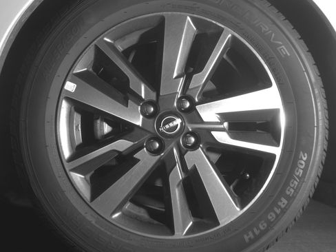 Used 2025 Nissan Versa SV w/ Trunk Package image 12