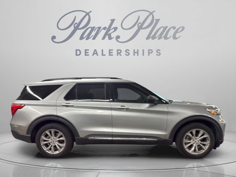 Used 2023 Ford Explorer XLT w/ Equipment Group 202A RWD image 6