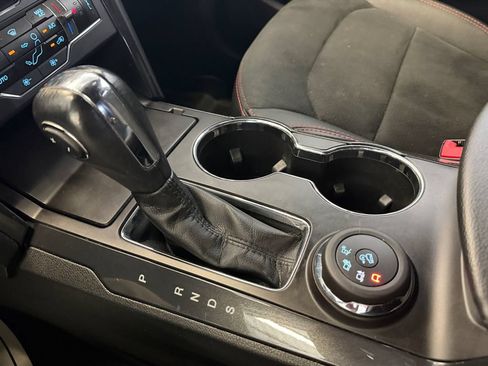 Used 2019 Ford Explorer XLT w/ Equipment Group 202A AWD/4WD image 32