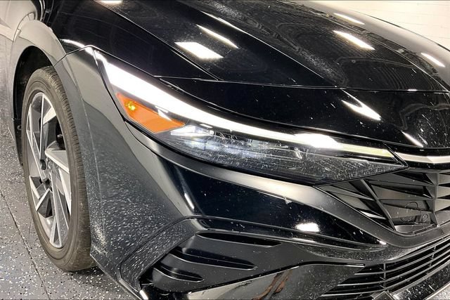 Used 2025 Hyundai Elantra Limited FWD image 29