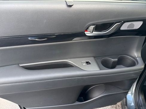 Used 2021 Hyundai Palisade Limited image 18