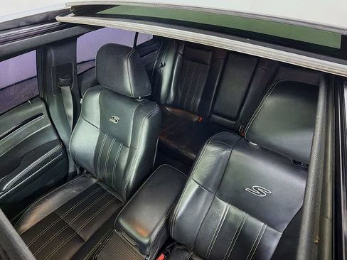 Used 2018 Chrysler 300 S w/ 300S Premium Group RWD image 15