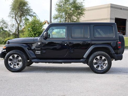 Used 2018 Jeep Wrangler Unlimited Sahara AWD/4WD image 8
