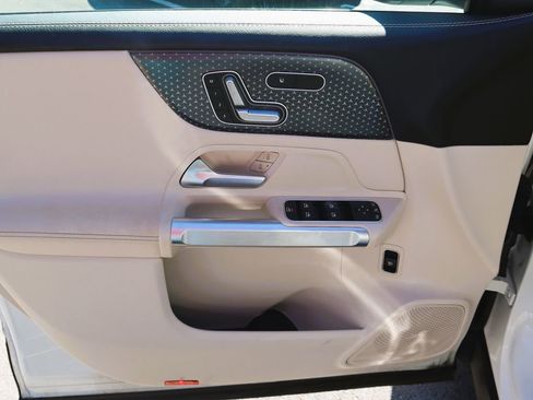 Certified 2025 Mercedes-Benz GLB 250 image 17