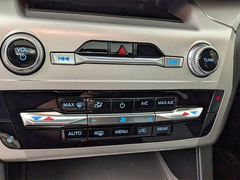 Certified 2022 Ford Explorer XLT w/ Equipment Group 202A image 29