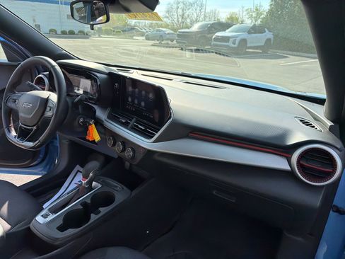 Used 2024 Chevrolet Trax RS w/ Driver Confidence Package image 29