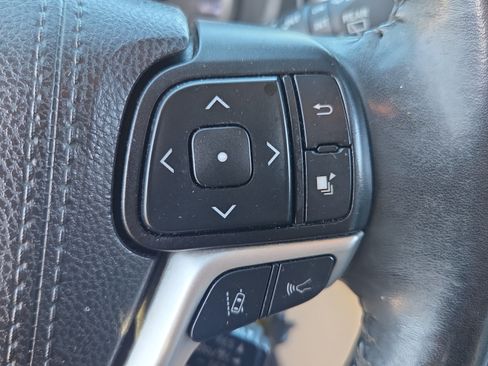 Used 2019 Toyota Highlander Plus FWD image 23