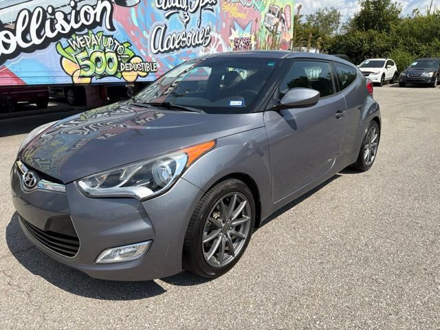 Used 2017 Hyundai Veloster Value Edition FWD image 3