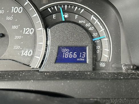Used 2012 Toyota Camry LE FWD image 27