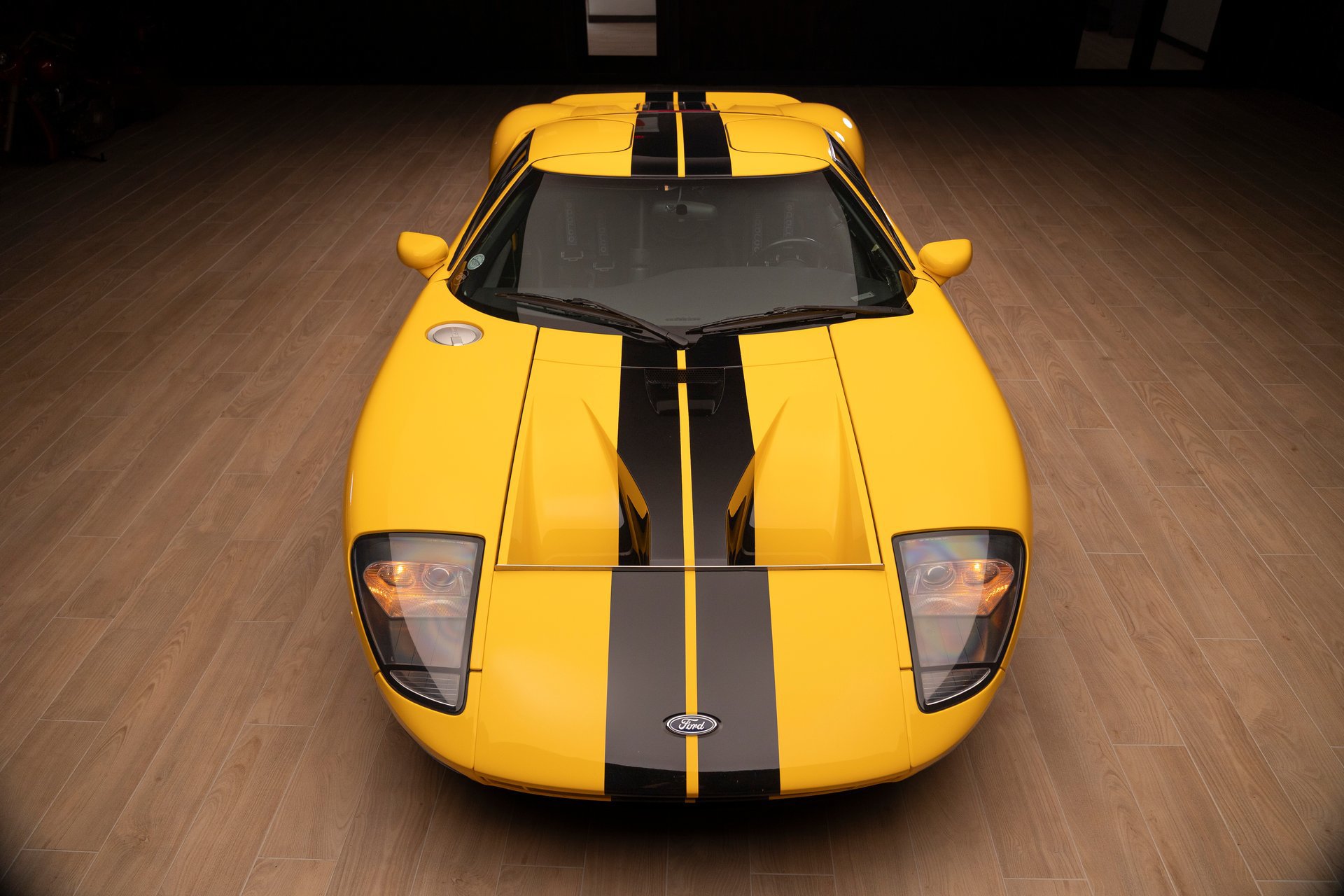 Used 2005 Ford GT RWD image 39