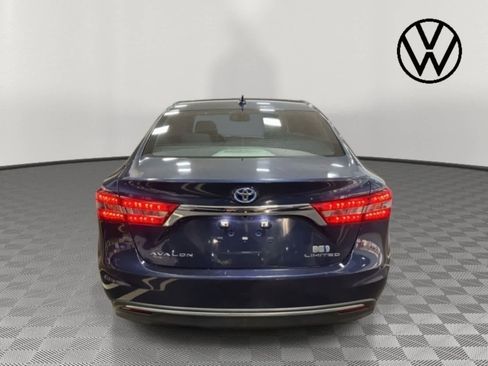 Used 2017 Toyota Avalon Limited image 4