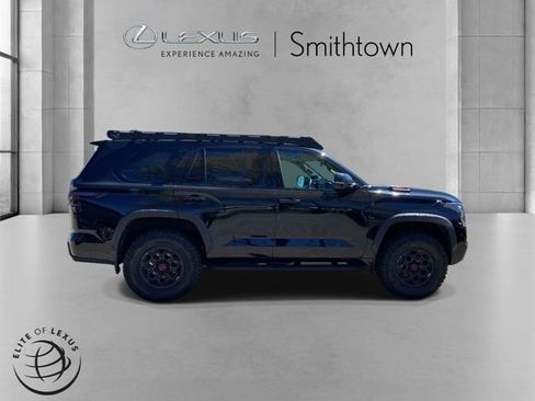 Used 2024 Toyota Sequoia TRD Pro AWD/4WD image 4