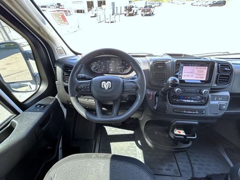 Used 2024 RAM ProMaster 2500 w/ Storage Group FWD image 13