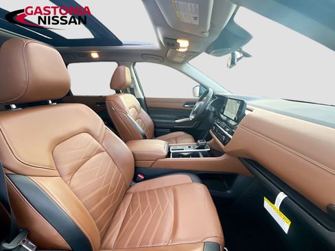 Used 2024 Nissan Pathfinder Platinum w/ Cargo Package image 39