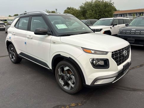 Used 2026 Hyundai Venue SEL FWD image 6