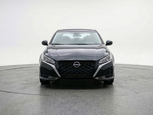 Used 2025 Nissan Altima 2.5 SV image 2