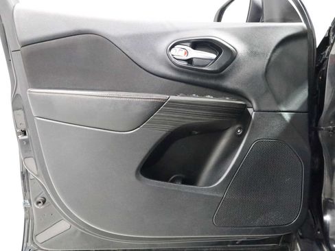 Used 2014 Jeep Cherokee Latitude w/ Cold Weather Group FWD image 17
