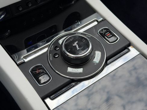 Used 2018 Rolls-Royce Ghost RWD image 26