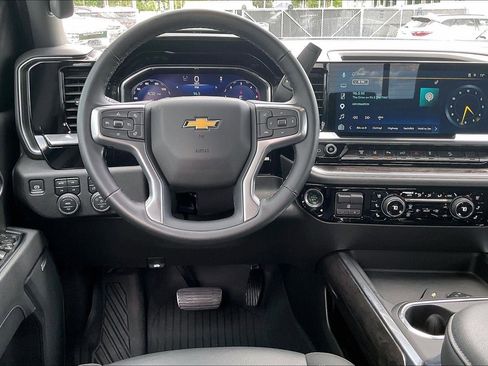 Used 2025 Chevrolet Silverado 2500 LTZ w/ LTZ Plus Package AWD/4WD image 5