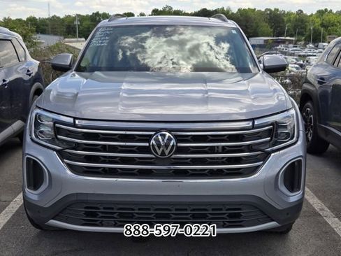 Certified 2024 Volkswagen Atlas SE w/ Panoramic Sunroof Package FWD image 11