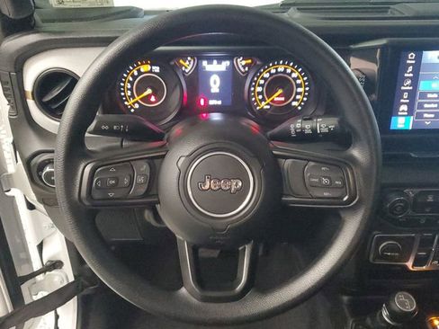 Used 2025 Jeep Wrangler Sport image 27