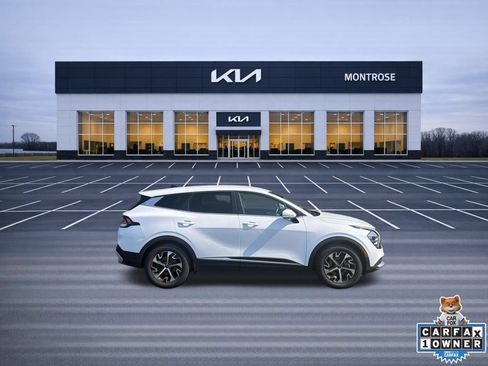 Used 2025 Kia Sportage EX FWD image 4