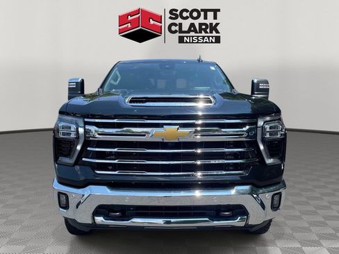 Used 2024 Chevrolet Silverado 2500 LTZ w/ LTZ Convenience Package AWD/4WD image 2