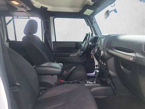 Used 2018 Jeep Wrangler Unlimited Sport w/ Connectivity Group AWD/4WD image 17
