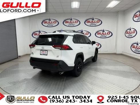 Used 2021 Toyota RAV4 LE AWD/4WD image 9