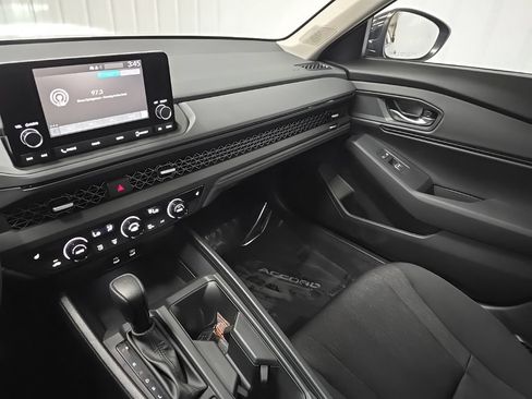 Certified 2025 Honda Accord SE image 26