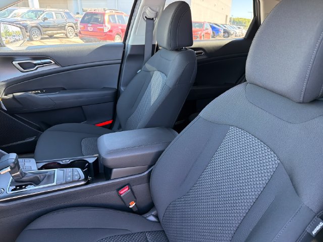 New 2027 Kia Sportage LX FWD image 19