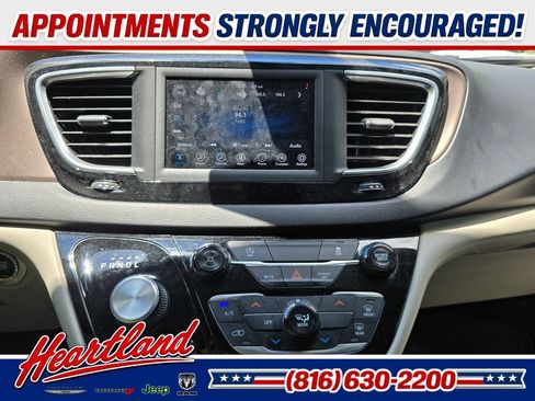 Used 2020 Chrysler Voyager Lxi FWD image 22