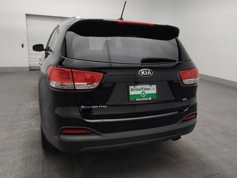 Used 2017 Kia Sorento LX image 6