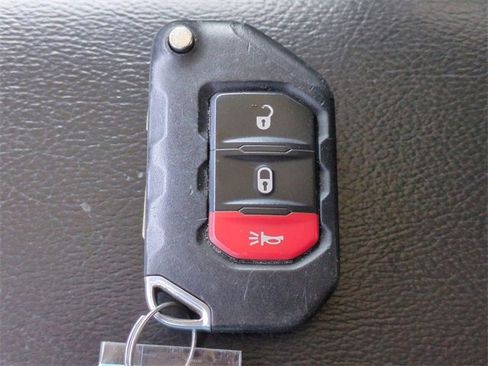 Used 2021 Jeep Wrangler Unlimited Sahara image 27