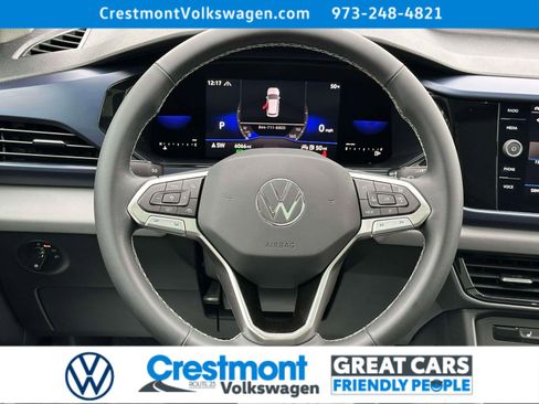Used 2022 Volkswagen Taos SE w/ Panoramic Sunroof Package image 12