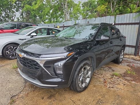 Used 2025 Chevrolet Trax LT w/ LT Convenience Package FWD image 1