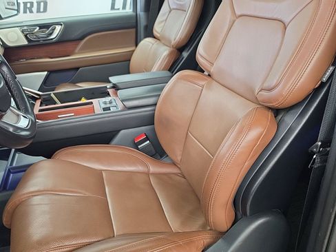 Used 2023 Lincoln Navigator Reserve AWD/4WD image 6