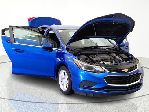 Used 2017 Chevrolet Cruze LT w/ Sun And Sound Package image 5