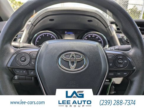 Used 2020 Toyota Camry LE image 21