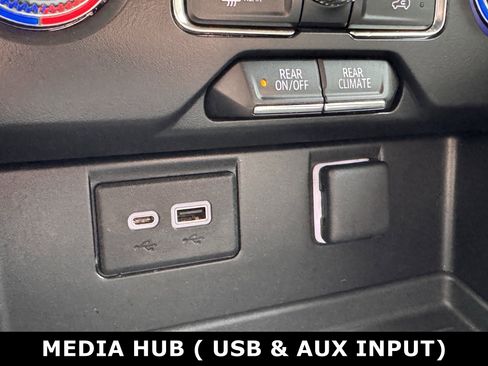 Used 2022 GMC Yukon SLE w/ Max Trailering Package image 9