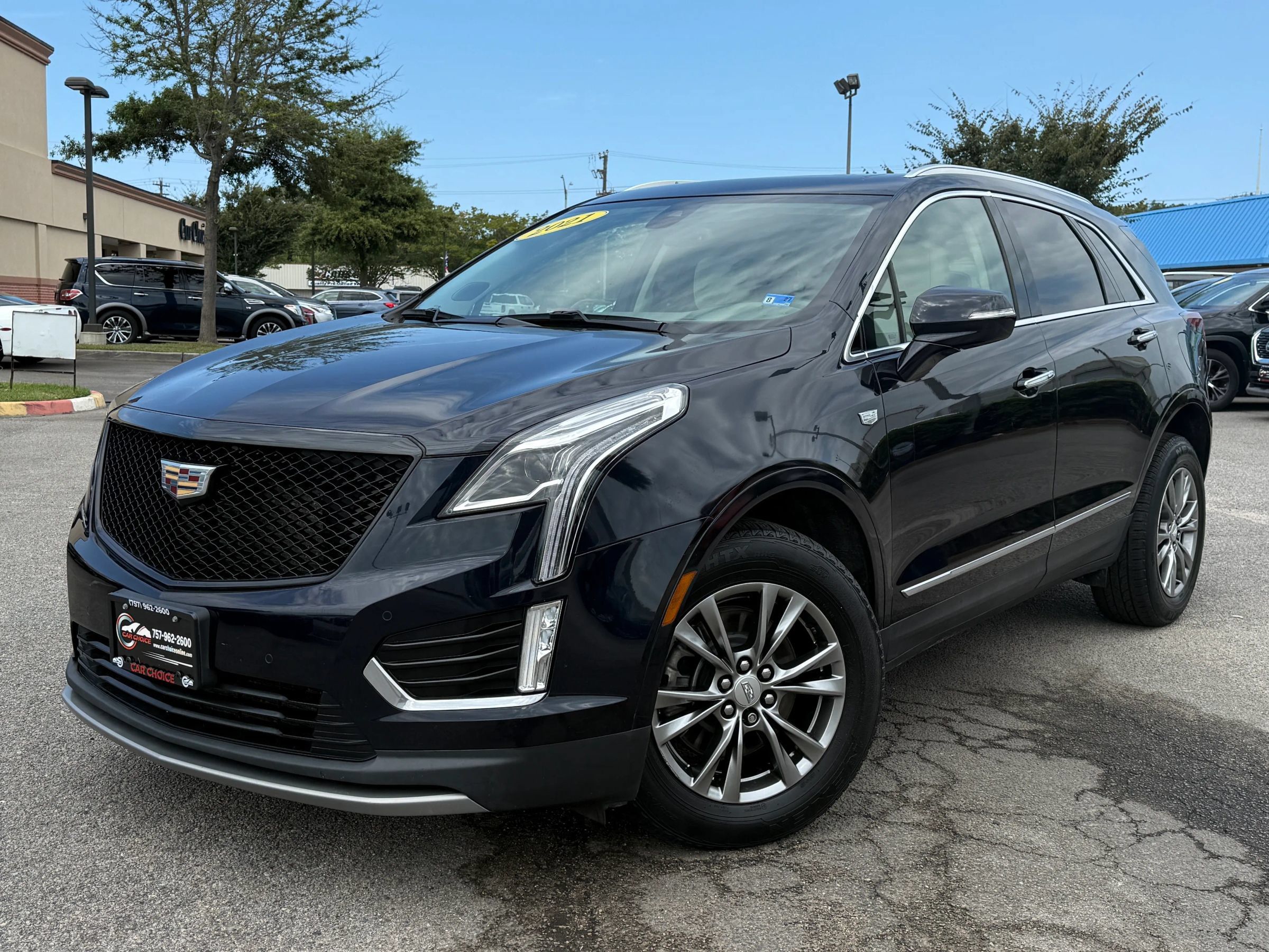 Used 2021 Cadillac XT5 Premium Luxury AWD/4WD image 2