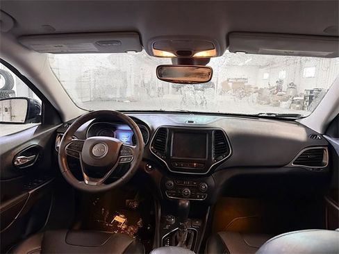 Used 2022 Jeep Cherokee Limited image 10