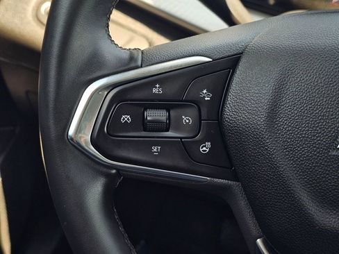 Certified 2025 Chevrolet Trax LT w/ Driver Confidence Package FWD image 25