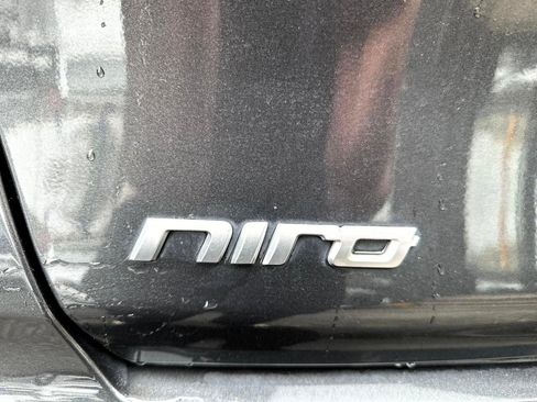 Used 2022 Kia Niro EX w/ Cold Weather Package FWD image 15