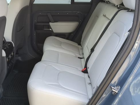 Certified 2025 Land Rover Defender 110 X-Dynamic SE AWD/4WD image 19