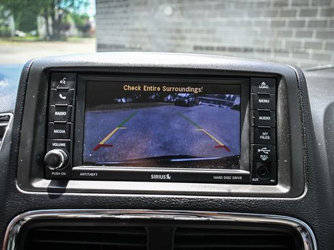 Used 2018 Dodge Grand Caravan SE w/ UConnect Hands-Free Group FWD image 11
