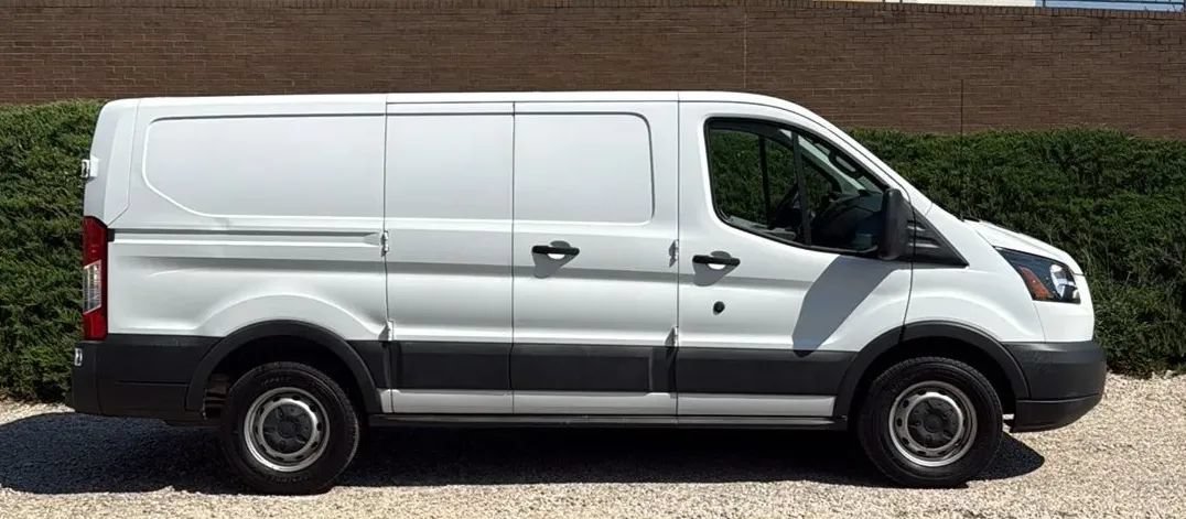 Used 2018 Ford Transit 150 130 Low Roof RWD image 5