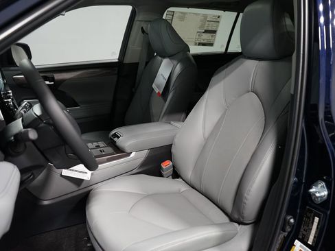 New 2026 Toyota Highlander Limited image 30